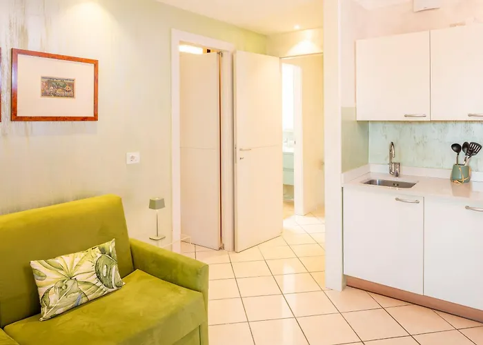 Blue - 4* Bardolino